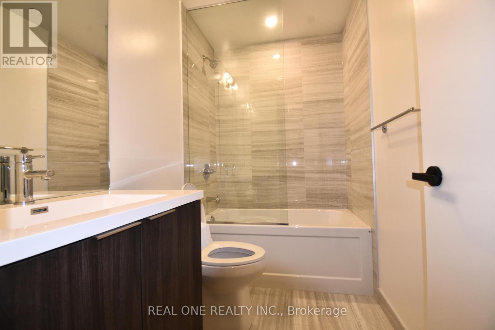 1202 - 8 Interchange Way, Vaughan, ON - Indoor Photo Showing Bathroom