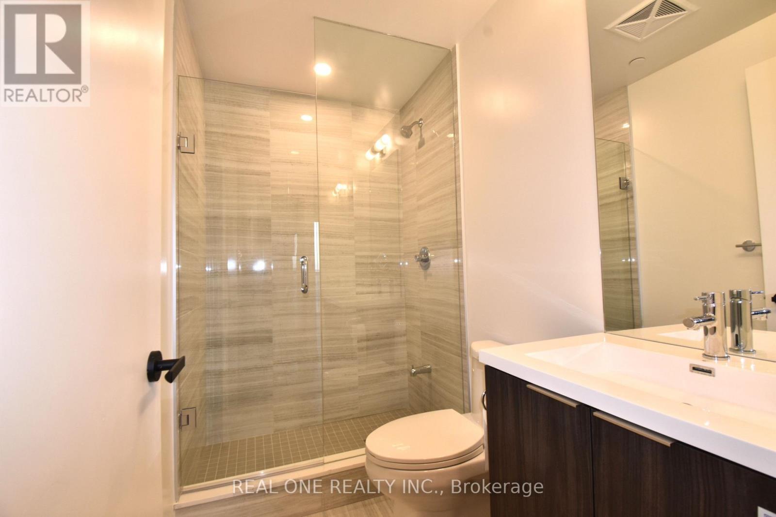 1202 - 8 Interchange Way, Vaughan, ON - Indoor Photo Showing Bathroom