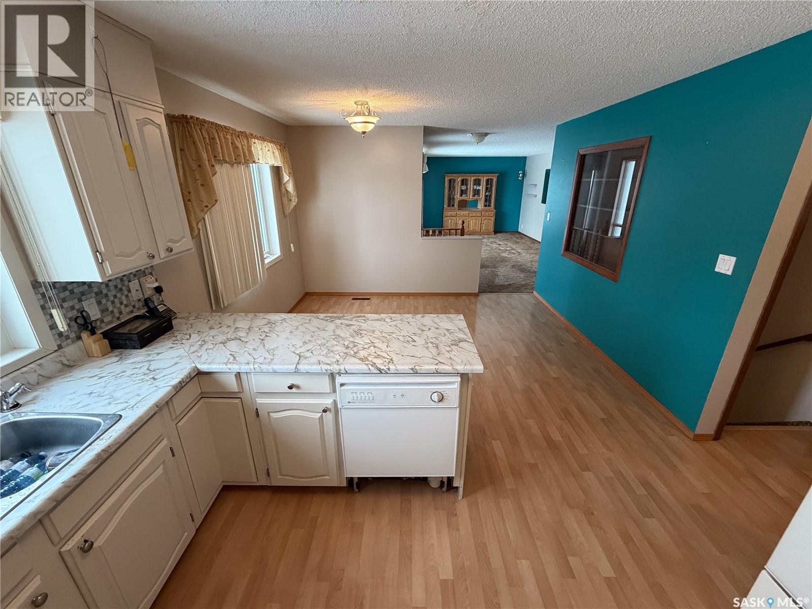 120 6Th Street E, Ponteix, SK - Indoor Photo Showing Kitchen