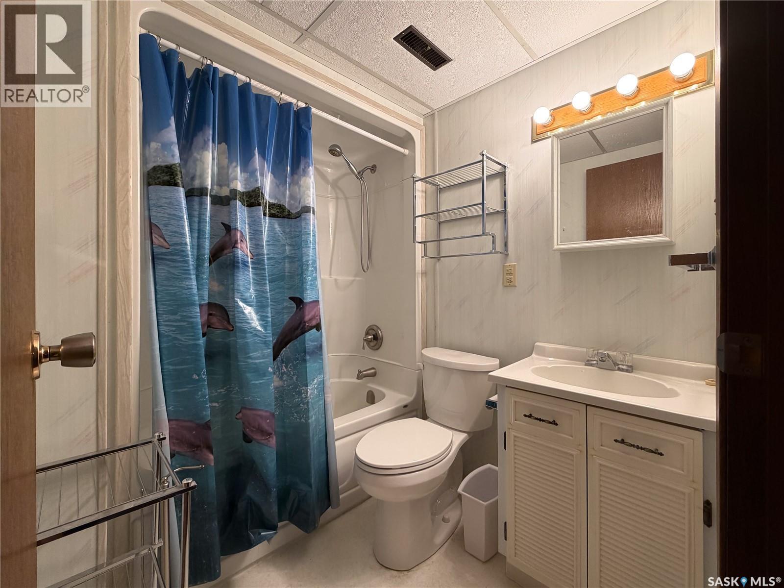 120 6Th Street E, Ponteix, SK - Indoor Photo Showing Bathroom