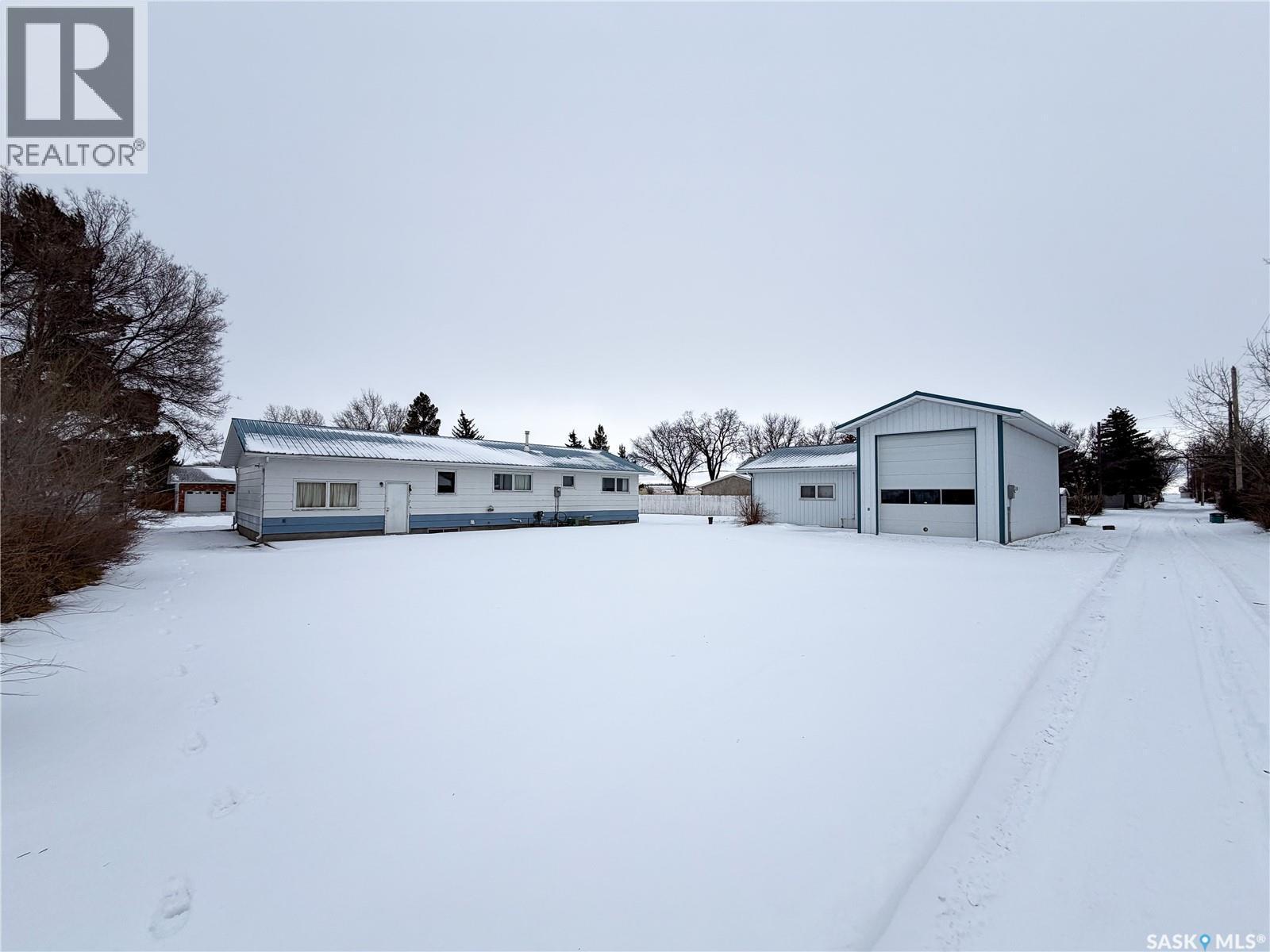 120 6Th Street E, Ponteix, SK - Outdoor