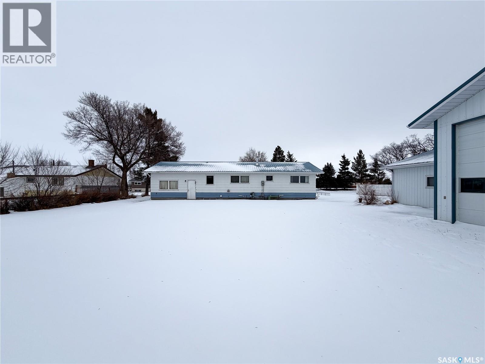 120 6Th Street E, Ponteix, SK - Outdoor