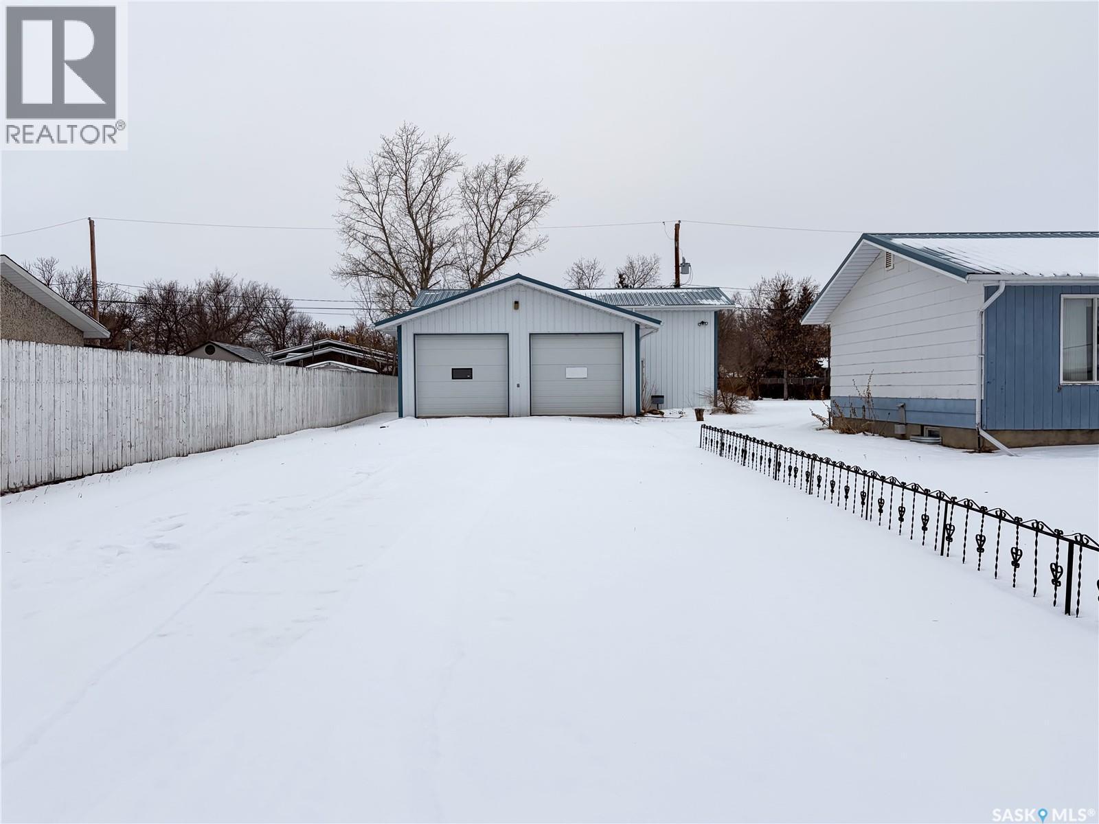 120 6Th Street E, Ponteix, SK - Outdoor