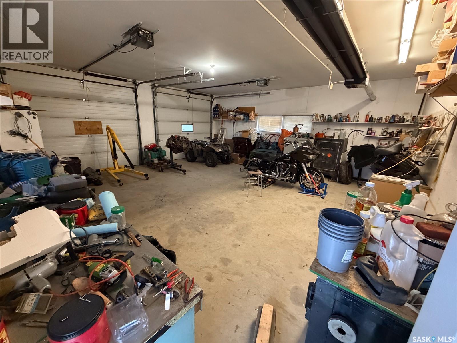 120 6Th Street E, Ponteix, SK - Indoor Photo Showing Garage