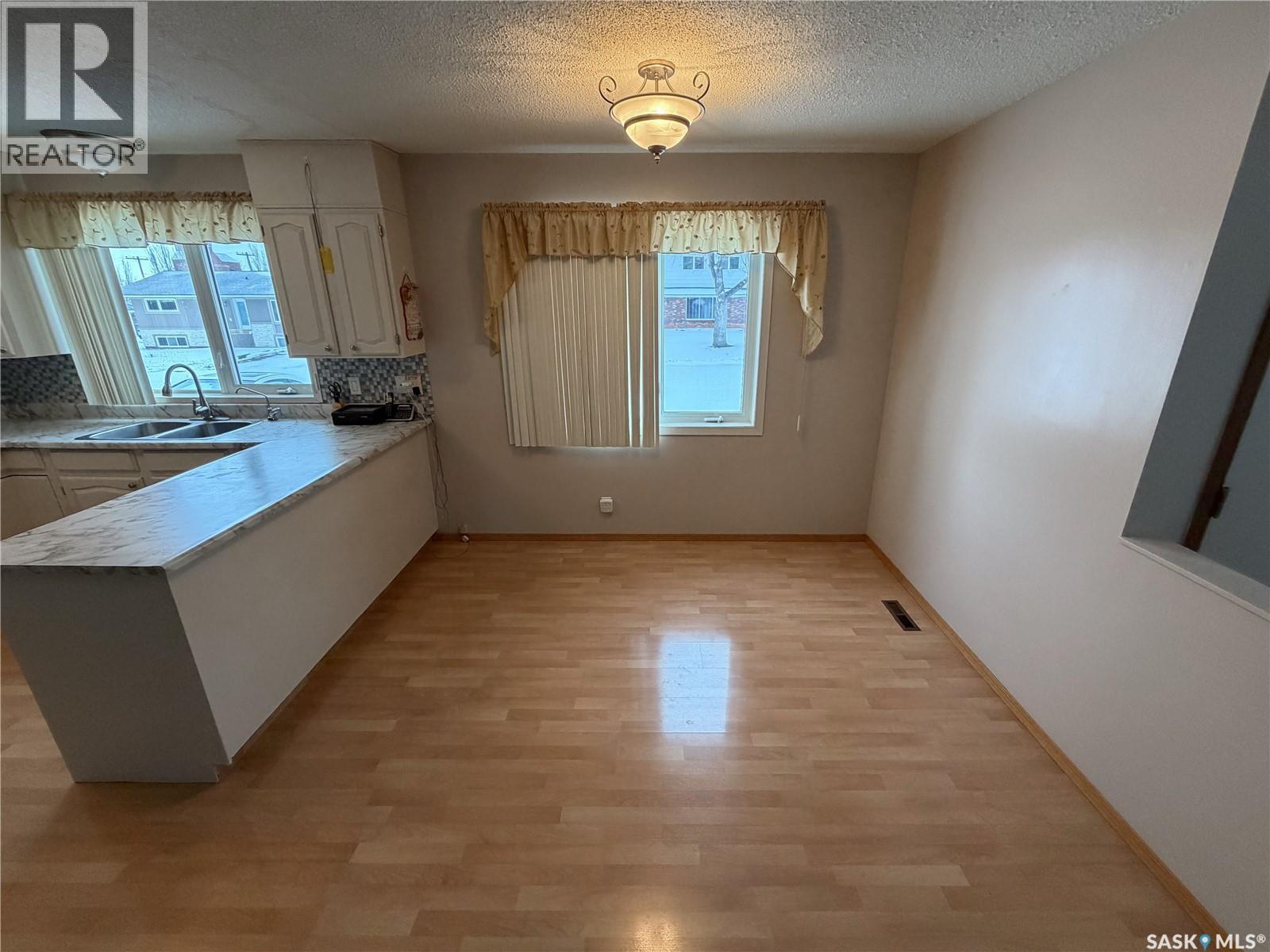 120 6Th Street E, Ponteix, SK - Indoor