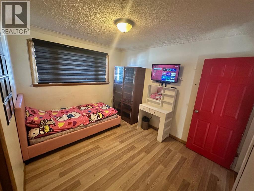 5302 50 Street, Camrose, AB - Indoor Photo Showing Bedroom