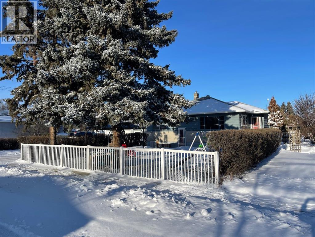 5302 50 Street, Camrose, AB - Outdoor