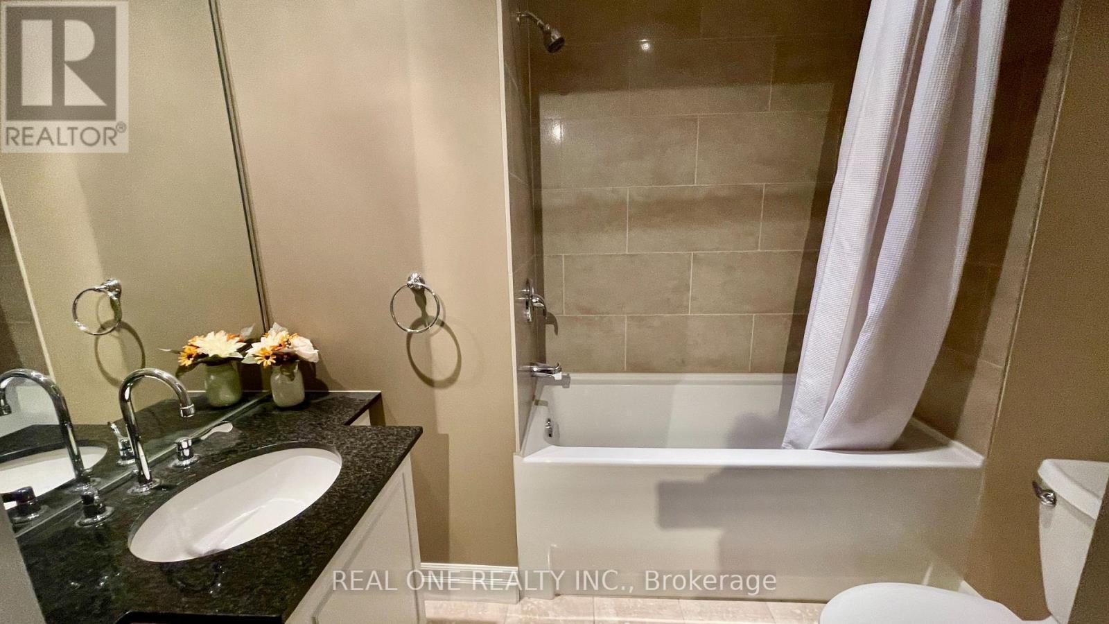 105W - 500 Queens Quay W, Toronto, ON - Indoor Photo Showing Bathroom