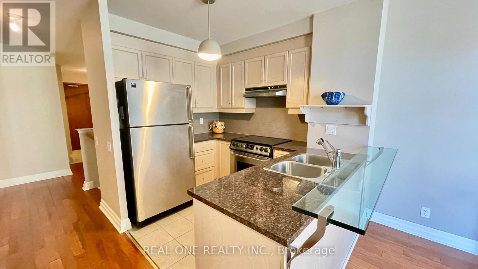 105W - 500 Queens Quay W, Toronto, ON - Indoor Photo Showing Kitchen With Stainless Steel Kitchen With Double Sink