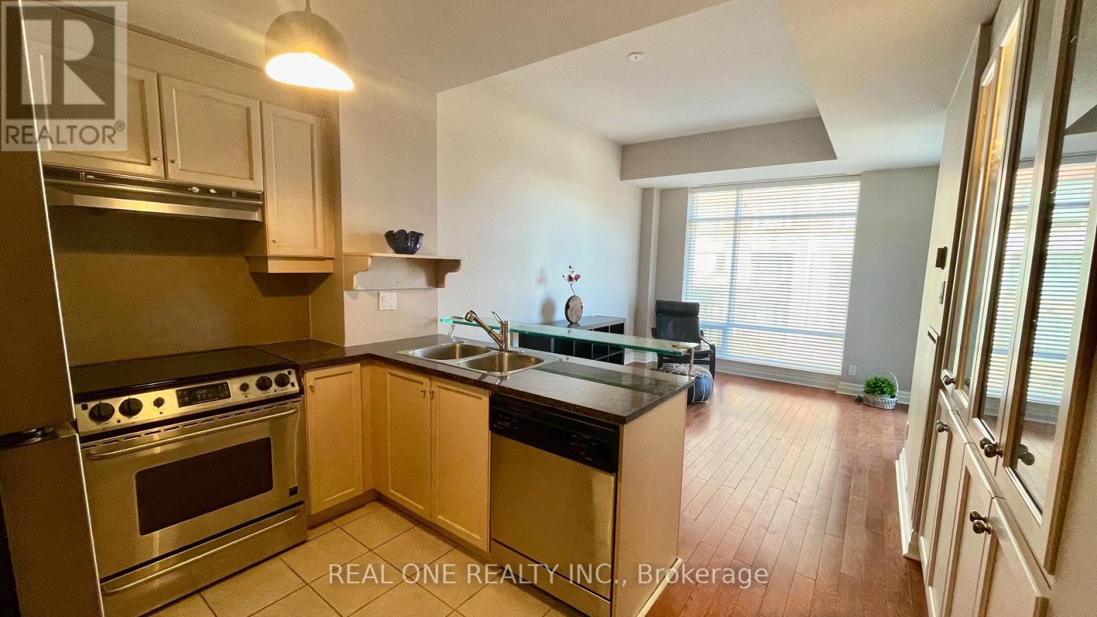 105W - 500 Queens Quay W, Toronto, ON - Indoor Photo Showing Kitchen With Double Sink