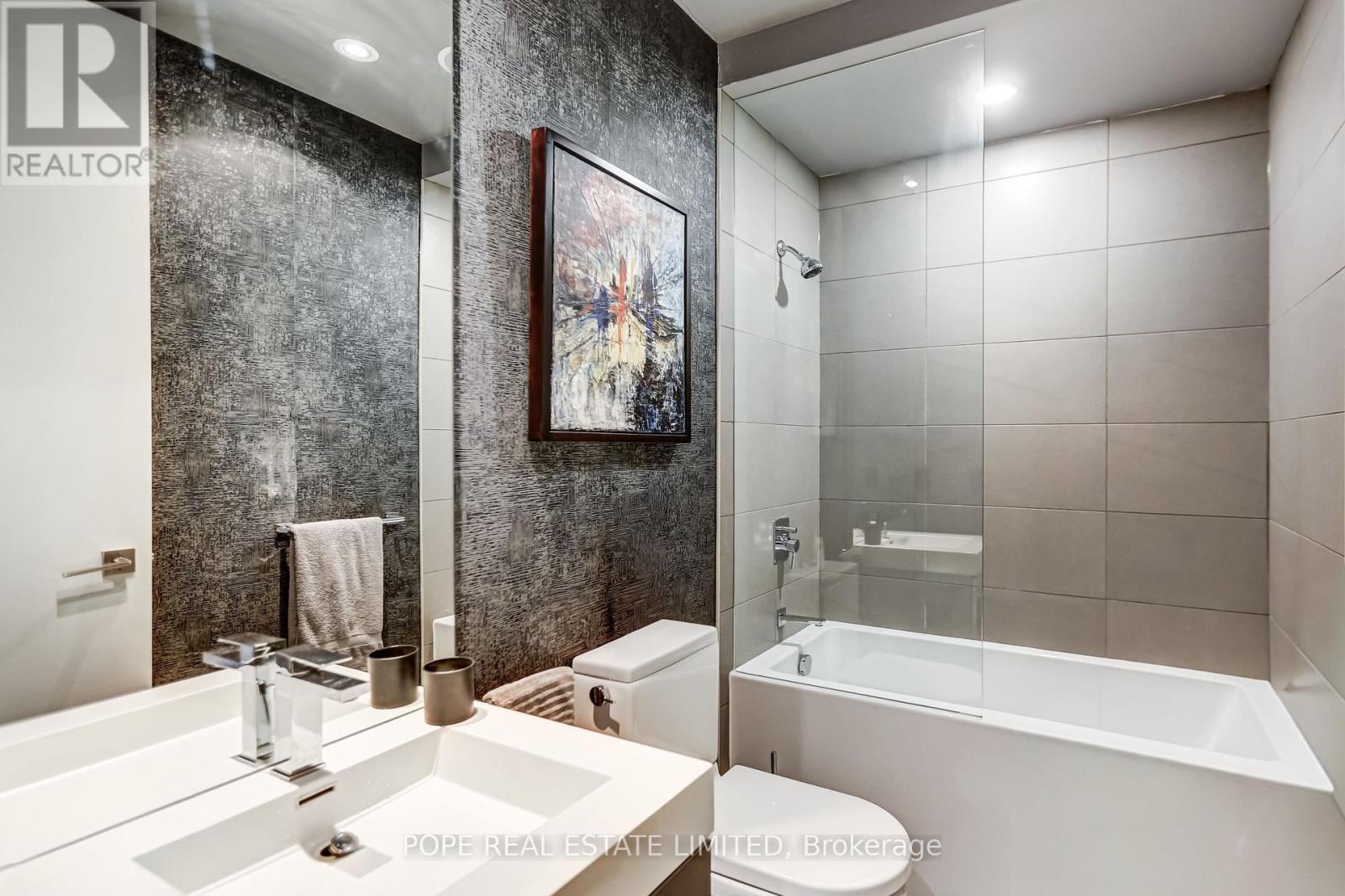 9A Gilead Place, Toronto, ON - Indoor Photo Showing Bathroom