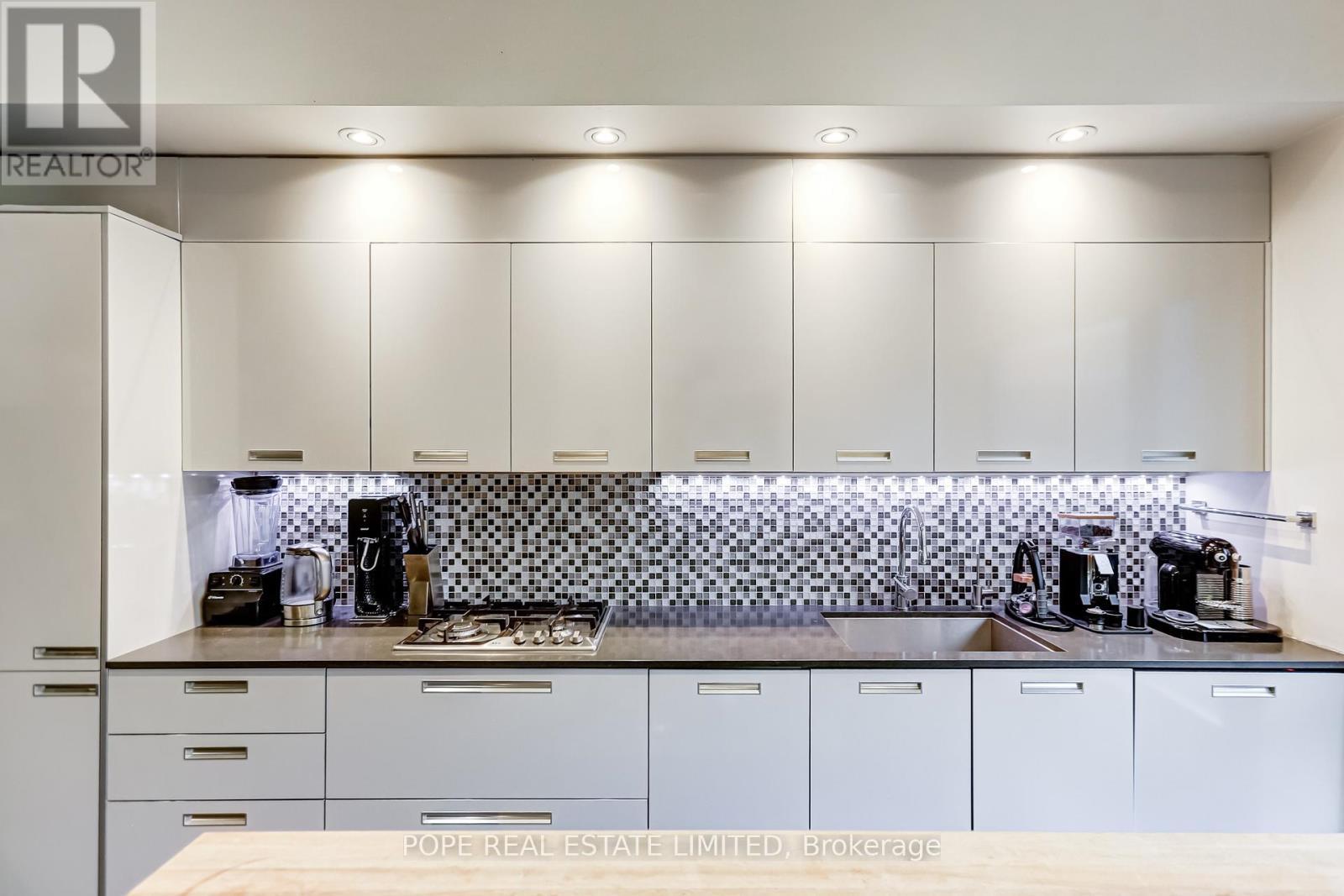 9A Gilead Place, Toronto, ON - Indoor Photo Showing Kitchen With Upgraded Kitchen