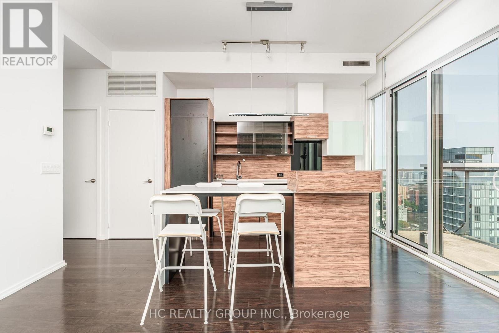 3503 - 75 St Nicholas Street, Toronto, ON - Indoor Photo Showing Kitchen