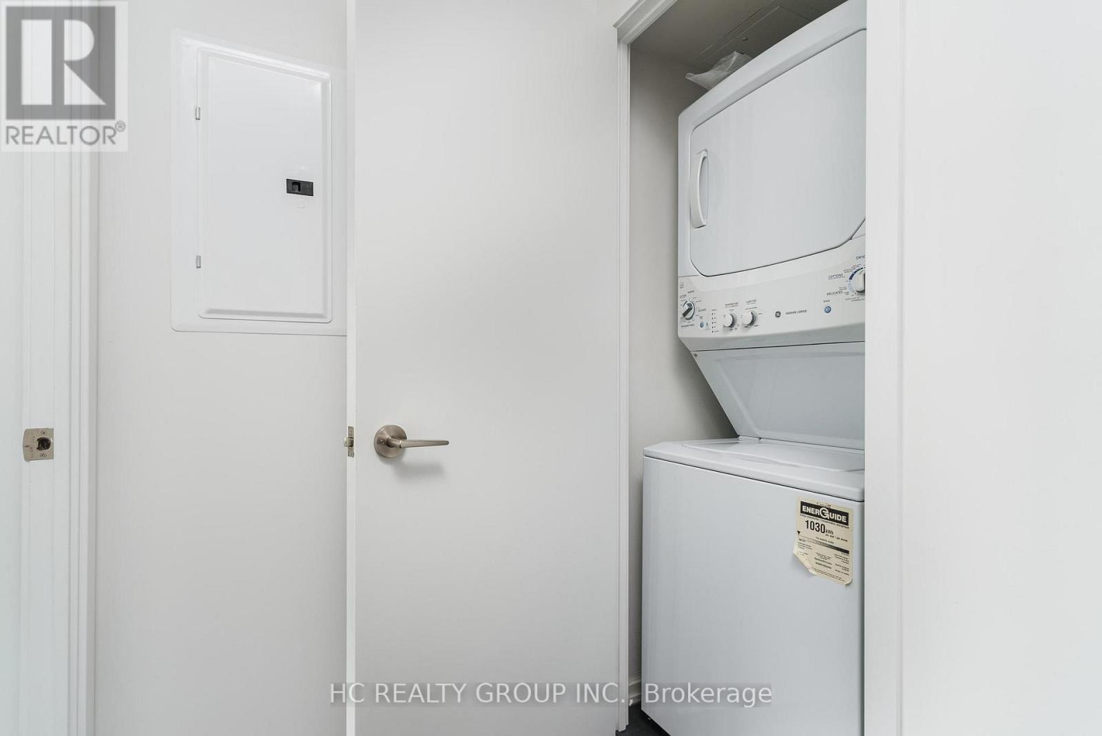 3503 - 75 St Nicholas Street, Toronto, ON - Indoor Photo Showing Laundry Room