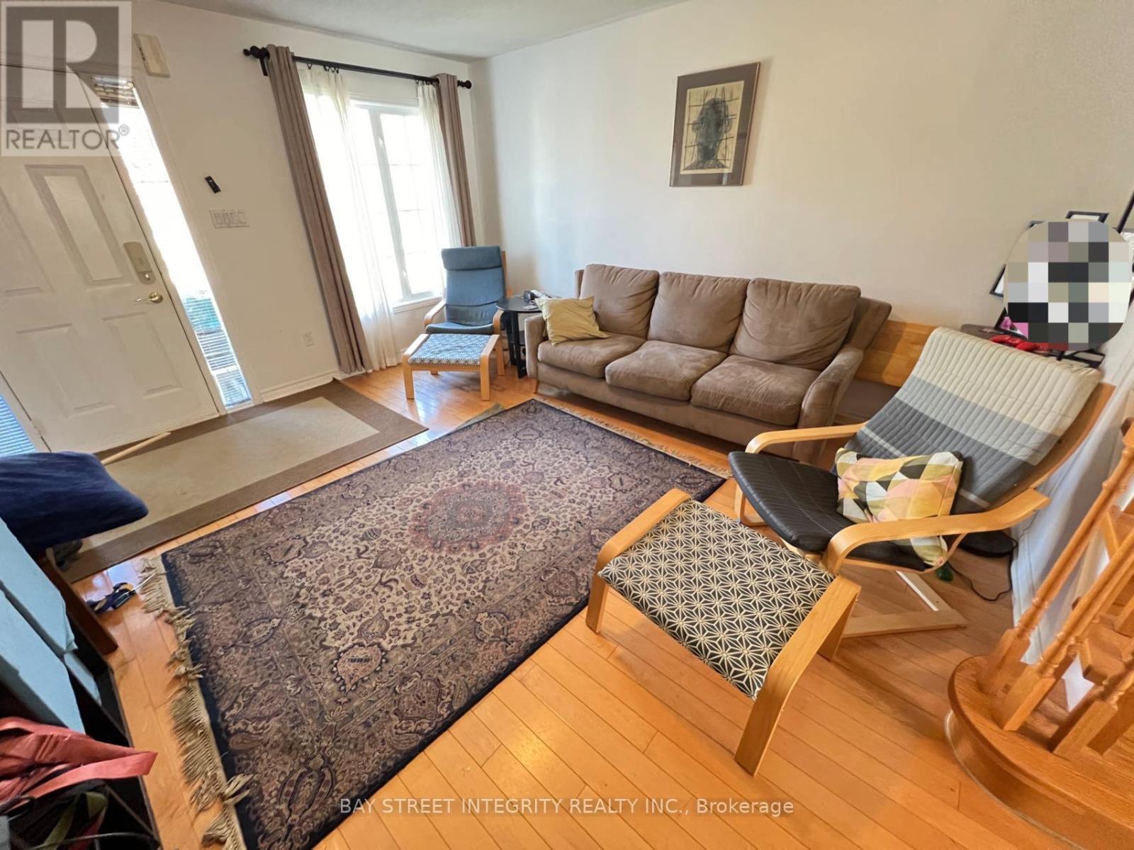 147 Nahanni Drive, Richmond Hill, ON - Indoor Photo Showing Living Room