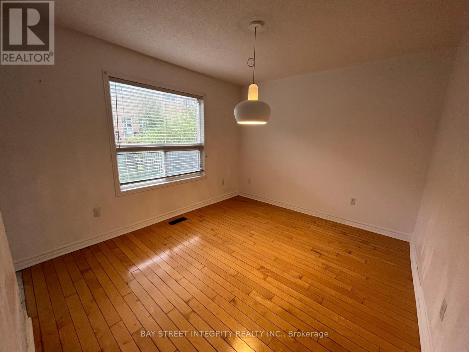 147 Nahanni Drive, Richmond Hill, ON - Indoor Photo Showing Other Room