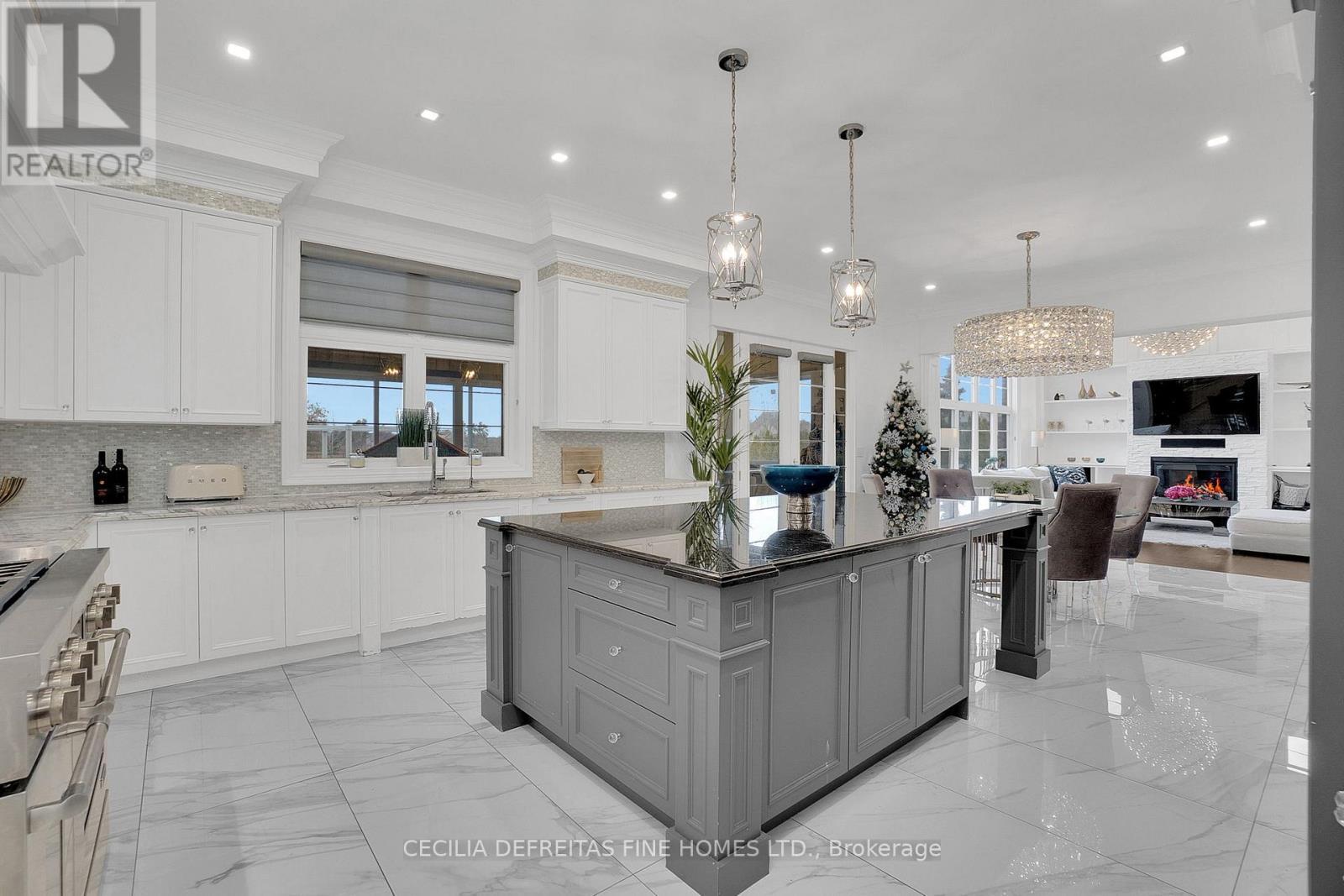 78 Mizuno Crescent, Vaughan, ON - Indoor Photo Showing Kitchen With Upgraded Kitchen