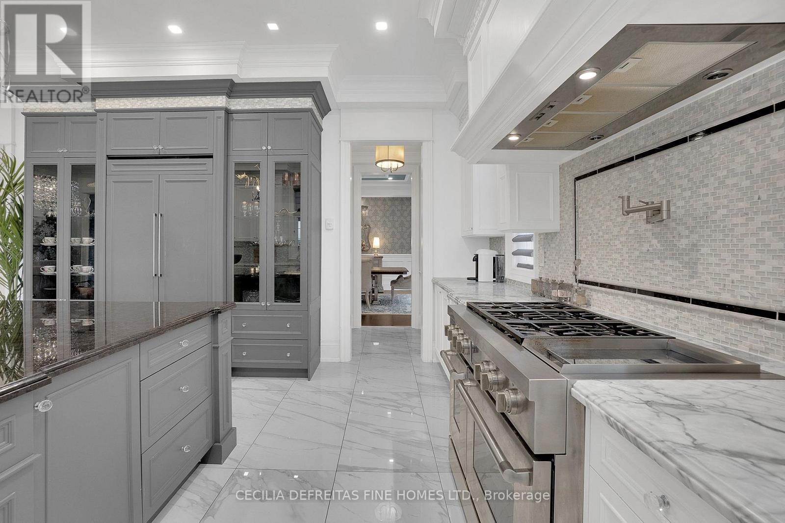 78 Mizuno Crescent, Vaughan, ON - Indoor Photo Showing Kitchen With Upgraded Kitchen