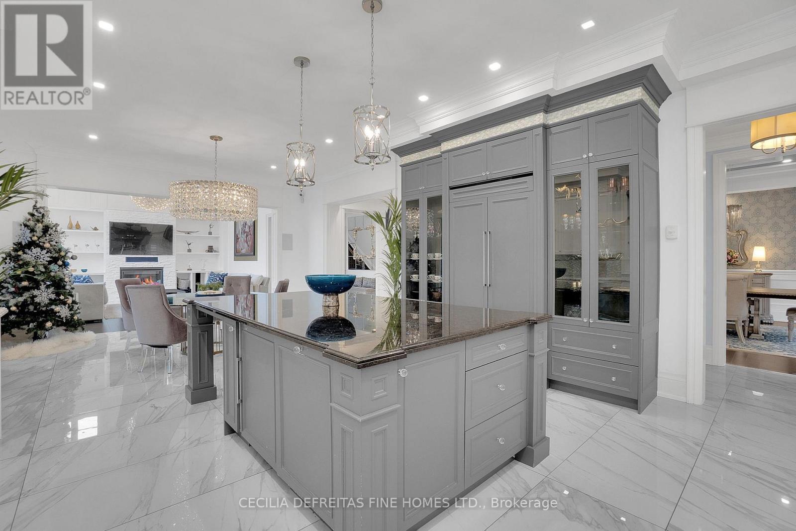 78 Mizuno Crescent, Vaughan, ON - Indoor Photo Showing Kitchen With Upgraded Kitchen