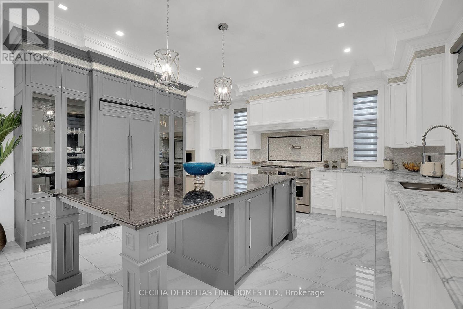 78 Mizuno Crescent, Vaughan, ON - Indoor Photo Showing Kitchen With Upgraded Kitchen