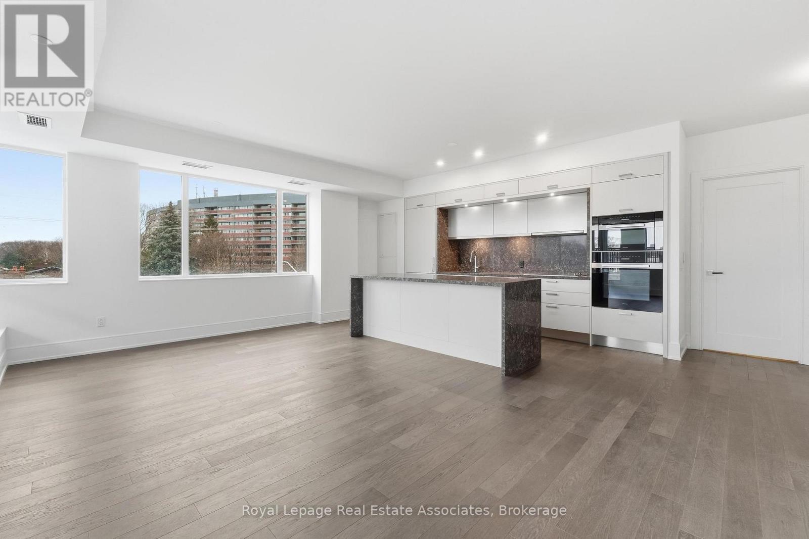 205 - 259 The Kingsway, Toronto, ON - Indoor Photo Showing Kitchen