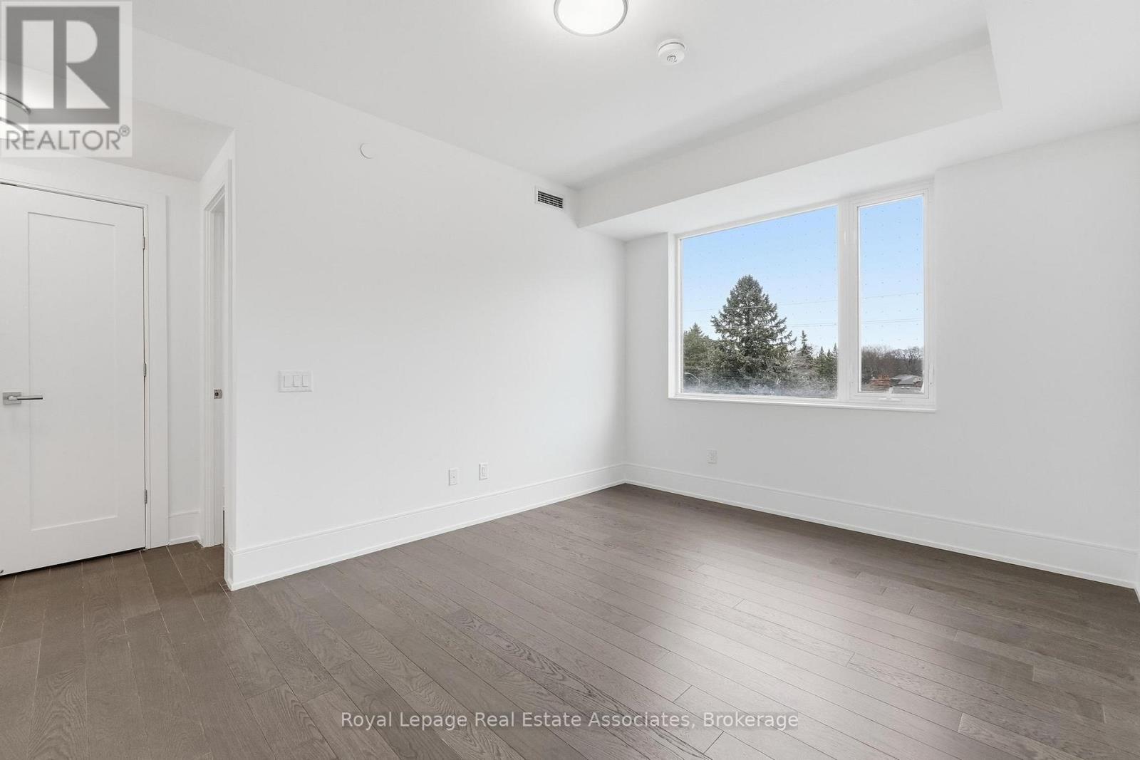 205 - 259 The Kingsway, Toronto, ON - Indoor Photo Showing Other Room