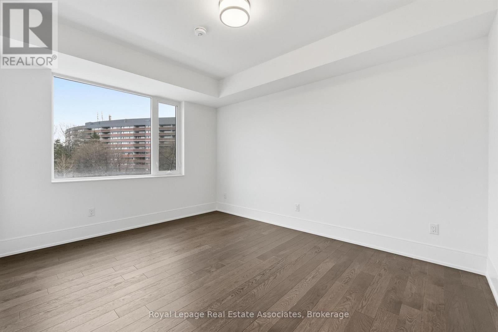 205 - 259 The Kingsway, Toronto, ON - Indoor Photo Showing Other Room