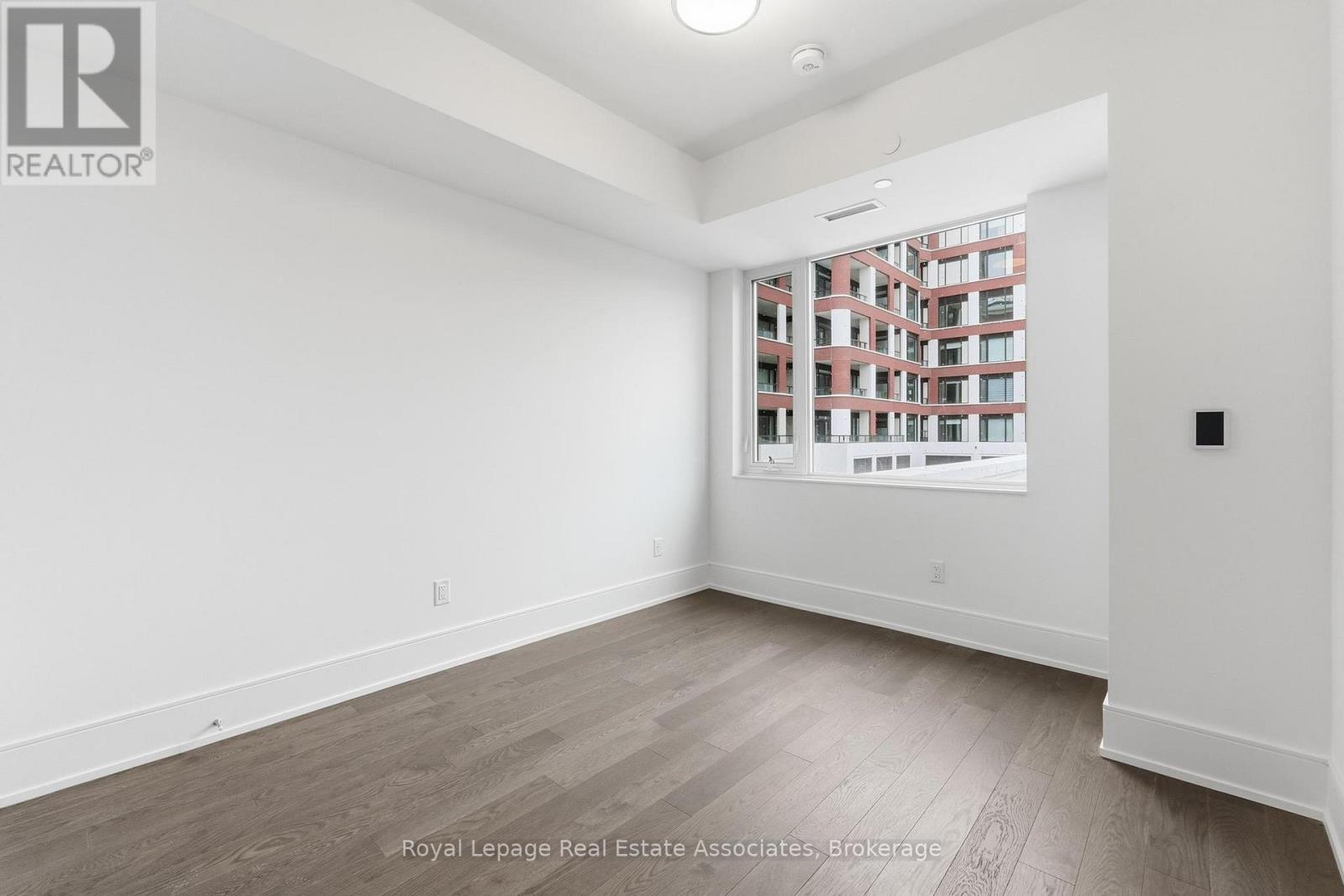 205 - 259 The Kingsway, Toronto, ON - Indoor Photo Showing Other Room