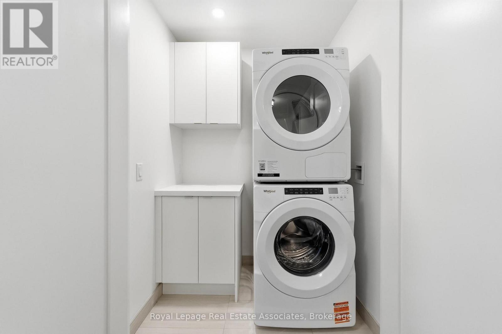 205 - 259 The Kingsway, Toronto, ON - Indoor Photo Showing Laundry Room