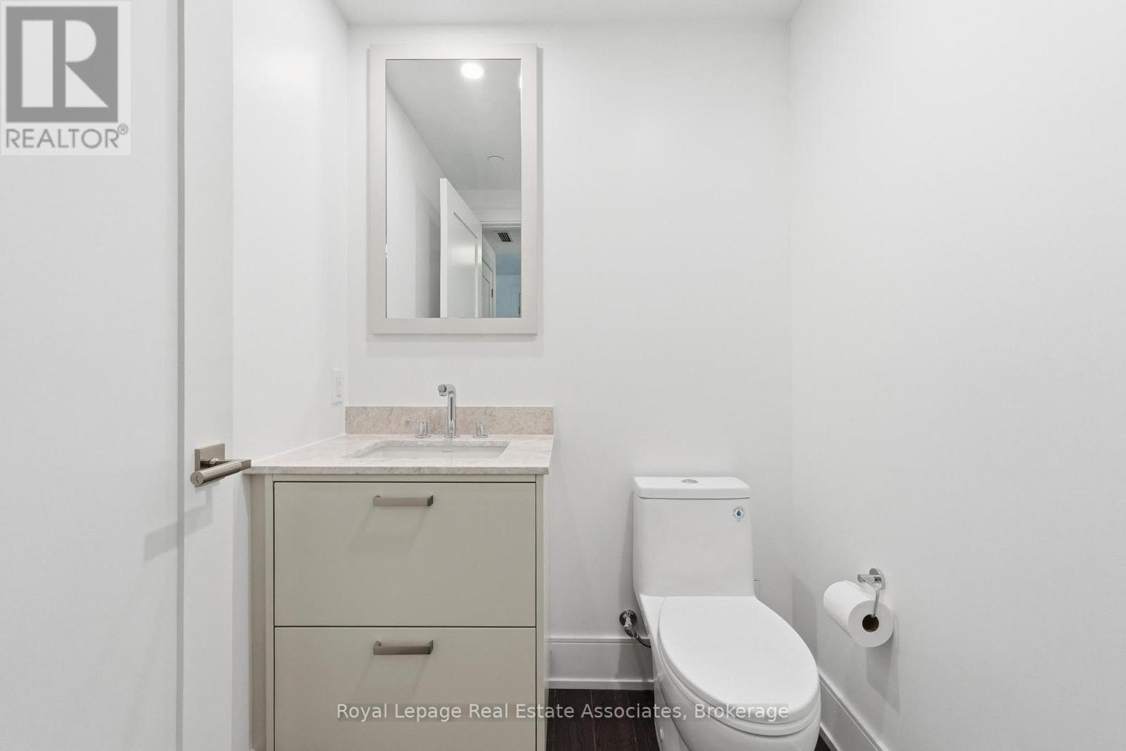 205 - 259 The Kingsway, Toronto, ON - Indoor Photo Showing Bathroom