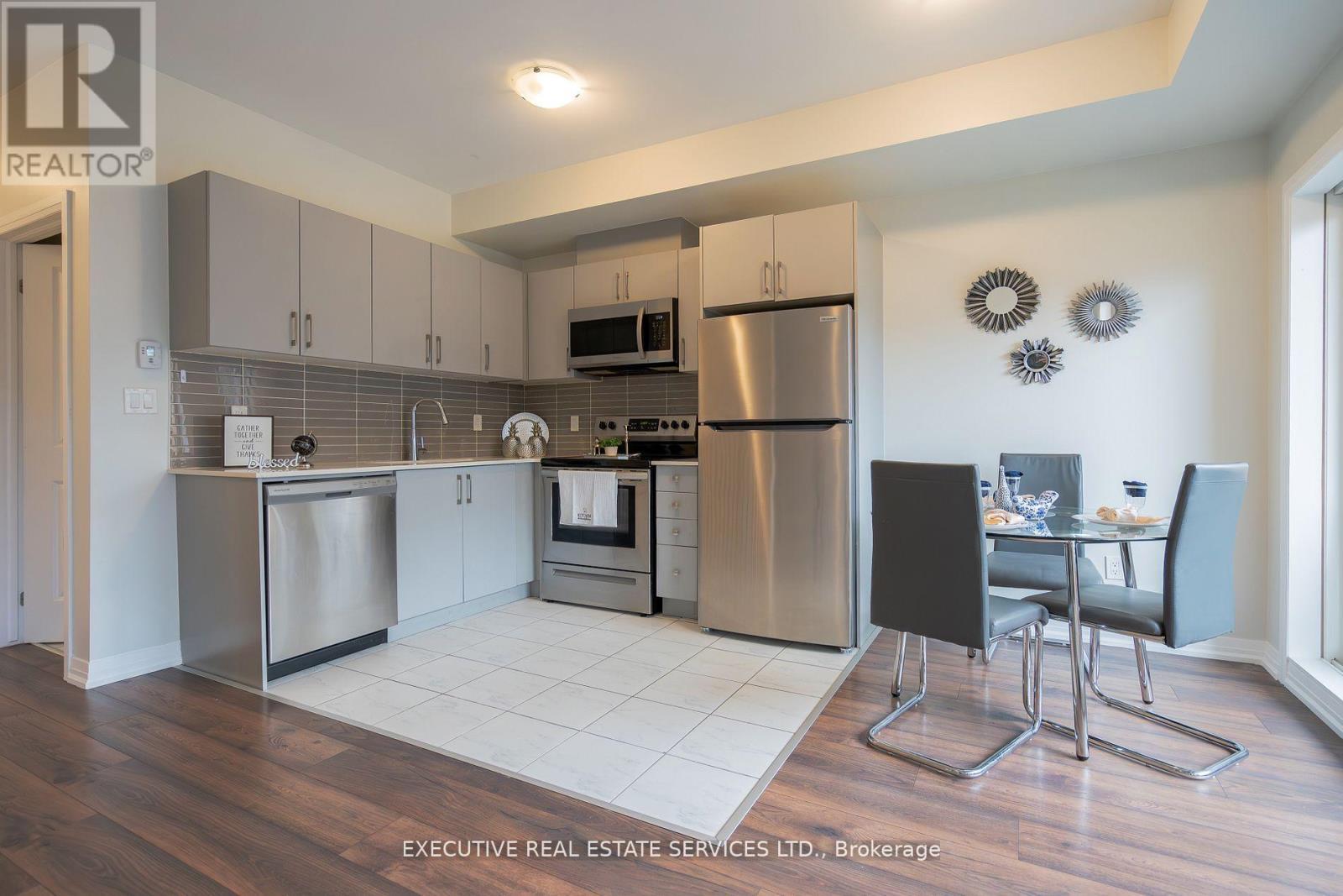 226 - 1145 Journeyman Lane, Mississauga, ON - Indoor Photo Showing Kitchen With Stainless Steel Kitchen