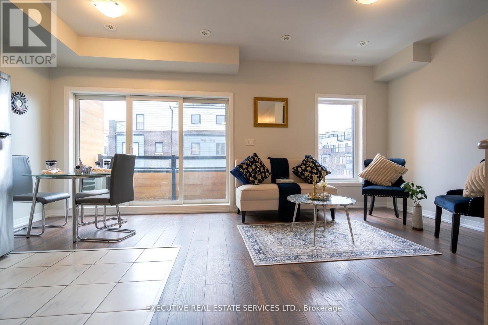 226 - 1145 Journeyman Lane, Mississauga, ON - Indoor Photo Showing Living Room