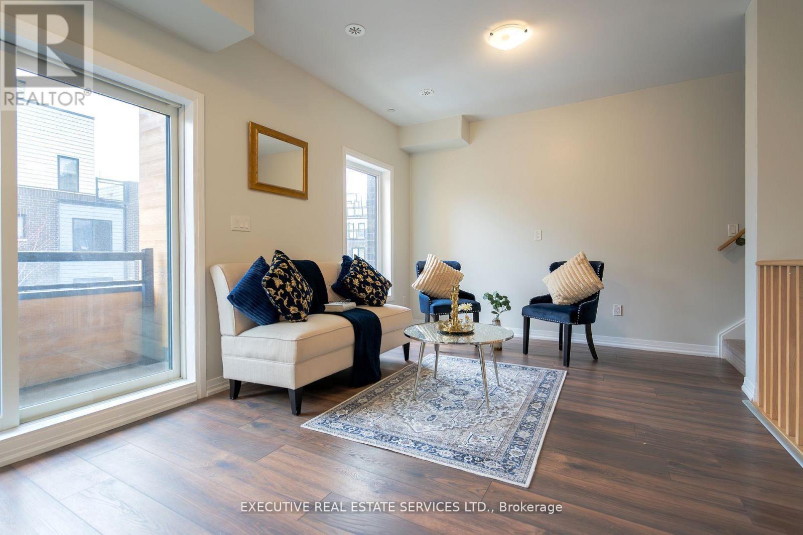226 - 1145 Journeyman Lane, Mississauga, ON - Indoor Photo Showing Living Room