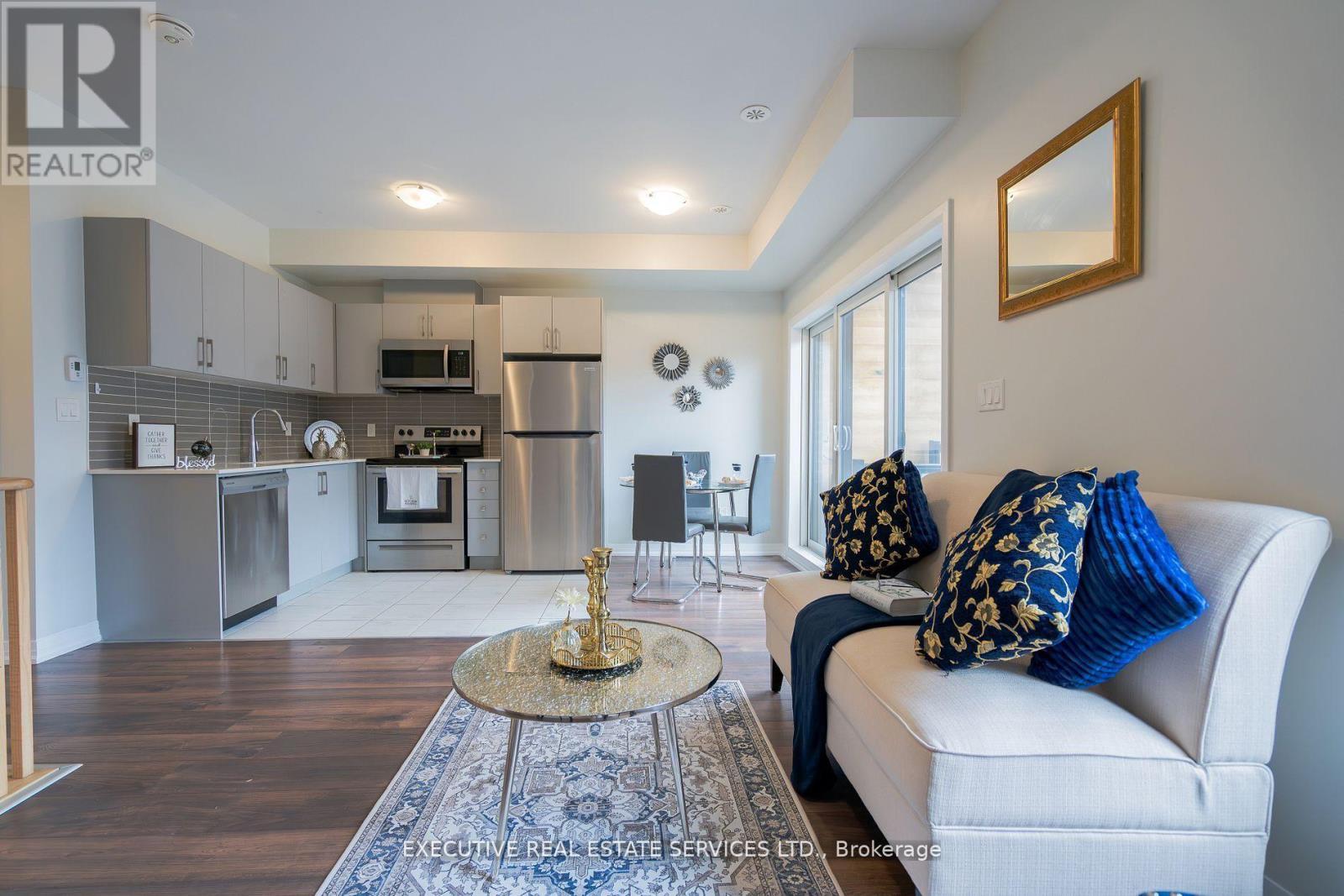 226 - 1145 Journeyman Lane, Mississauga, ON - Indoor Photo Showing Kitchen With Stainless Steel Kitchen With Upgraded Kitchen