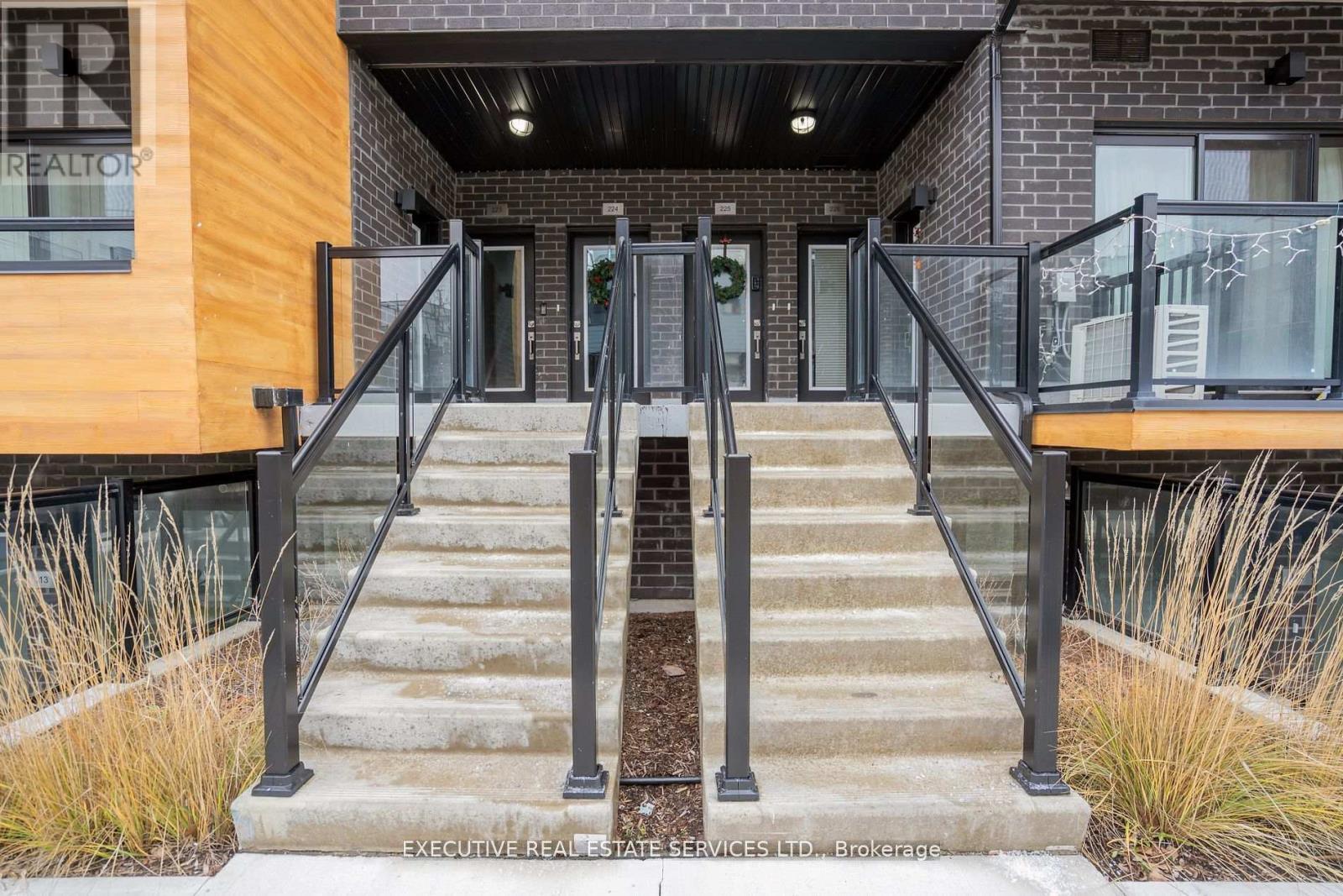 226 - 1145 Journeyman Lane, Mississauga, ON - Outdoor