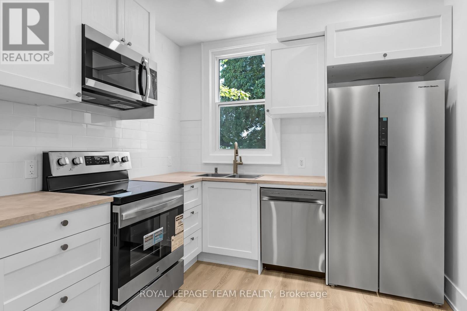 5 Gilchrist Avenue, Ottawa, ON - Indoor Photo Showing Kitchen With Stainless Steel Kitchen With Double Sink With Upgraded Kitchen