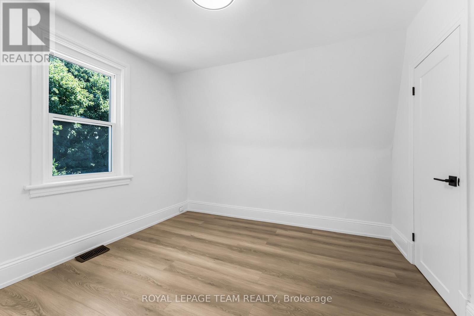 5 Gilchrist Avenue, Ottawa, ON - Indoor Photo Showing Other Room