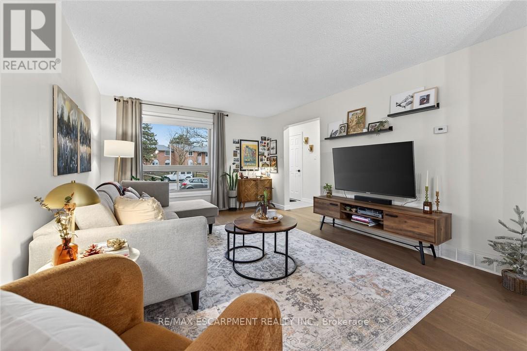 15 - 150 Gateshead Crescent, Hamilton, ON - Indoor Photo Showing Living Room