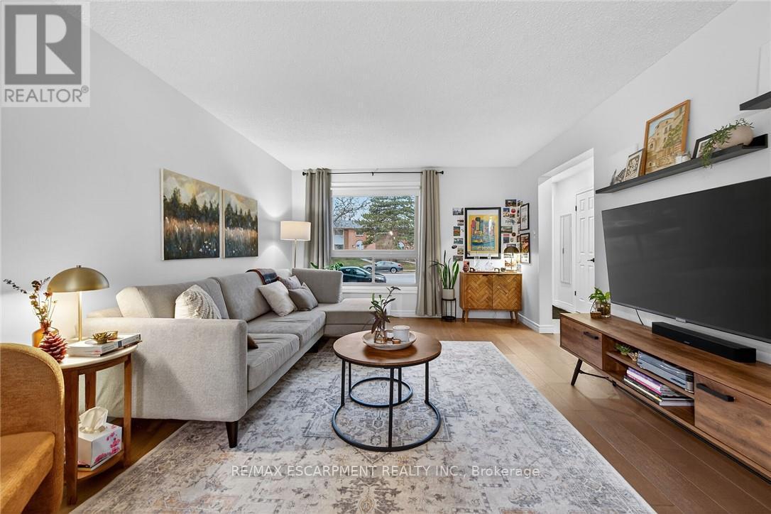 15 - 150 Gateshead Crescent, Hamilton, ON - Indoor Photo Showing Living Room