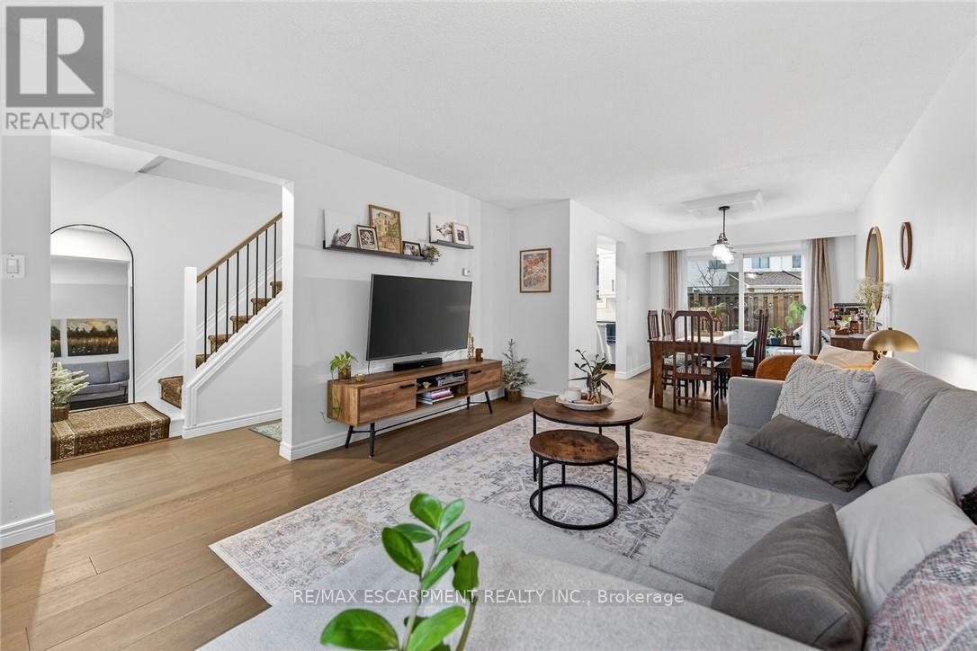 15 - 150 Gateshead Crescent, Hamilton, ON - Indoor Photo Showing Living Room