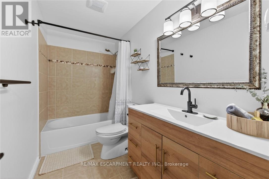 15 - 150 Gateshead Crescent, Hamilton, ON - Indoor Photo Showing Bathroom