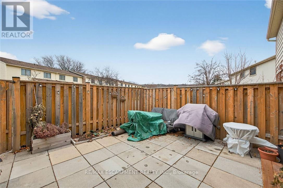 15 - 150 Gateshead Crescent, Hamilton, ON - Outdoor