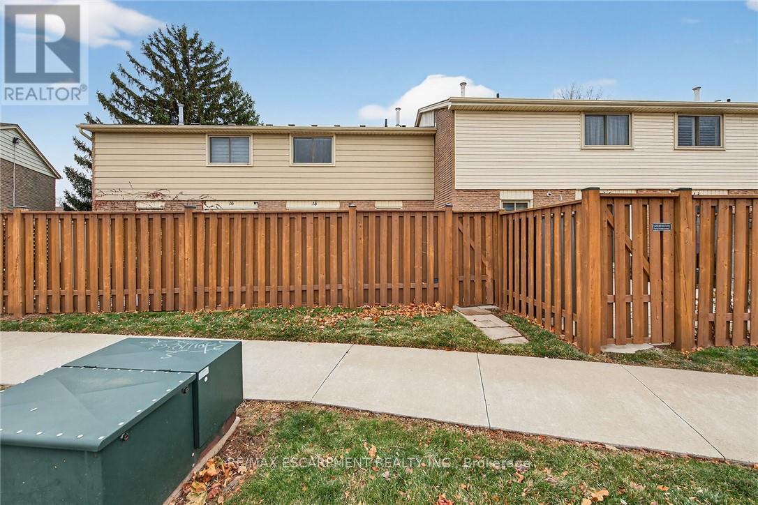 15 - 150 Gateshead Crescent, Hamilton, ON - Outdoor
