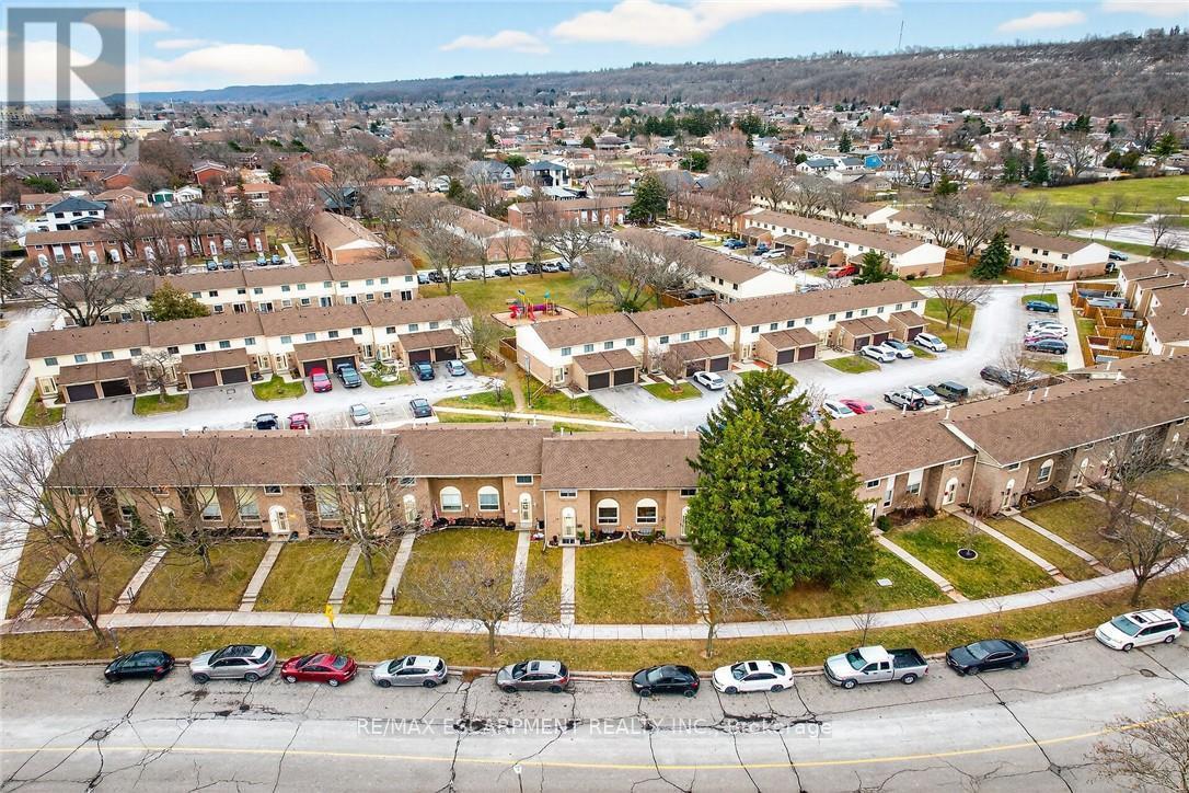 15 - 150 Gateshead Crescent, Hamilton, ON - Outdoor With View