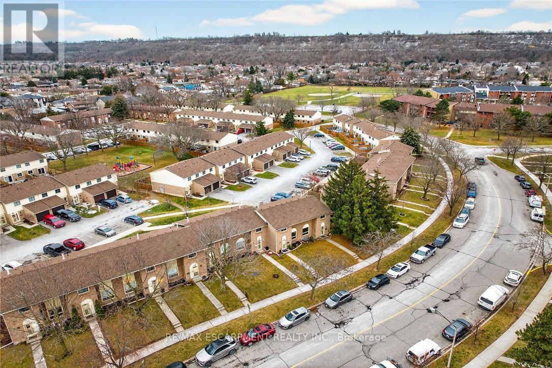 15 - 150 Gateshead Crescent, Hamilton, ON - Outdoor With View