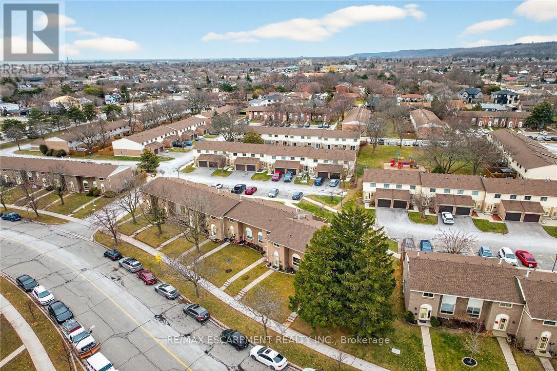 15 - 150 Gateshead Crescent, Hamilton, ON - Outdoor With View
