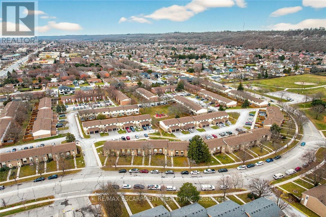 15 - 150 Gateshead Crescent, Hamilton, ON - Outdoor With View