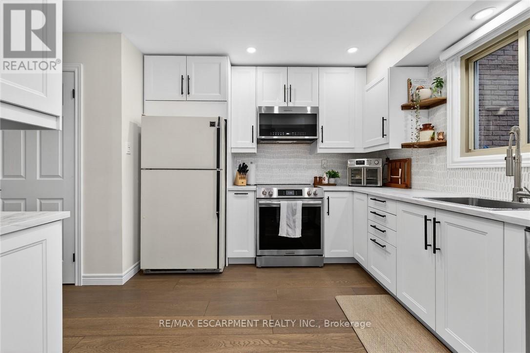 15 - 150 Gateshead Crescent, Hamilton, ON - Indoor Photo Showing Kitchen