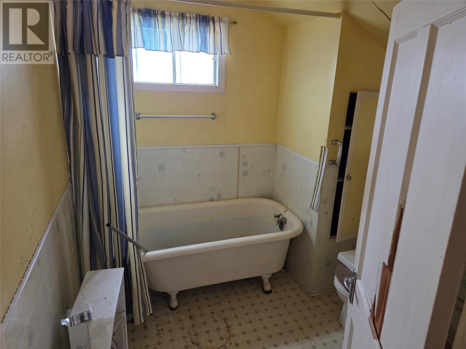 38 Junction Road, Grand Falls Windsor, NL - Indoor Photo Showing Bathroom