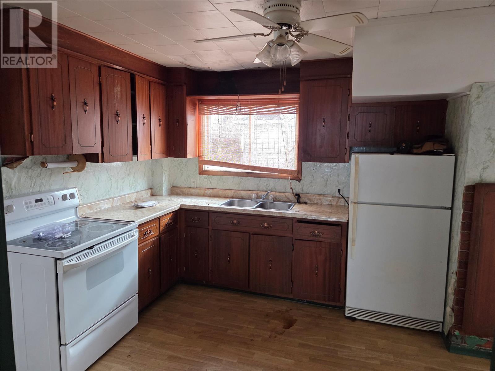 38 Junction Road, Grand Falls Windsor, NL - Indoor Photo Showing Kitchen With Double Sink